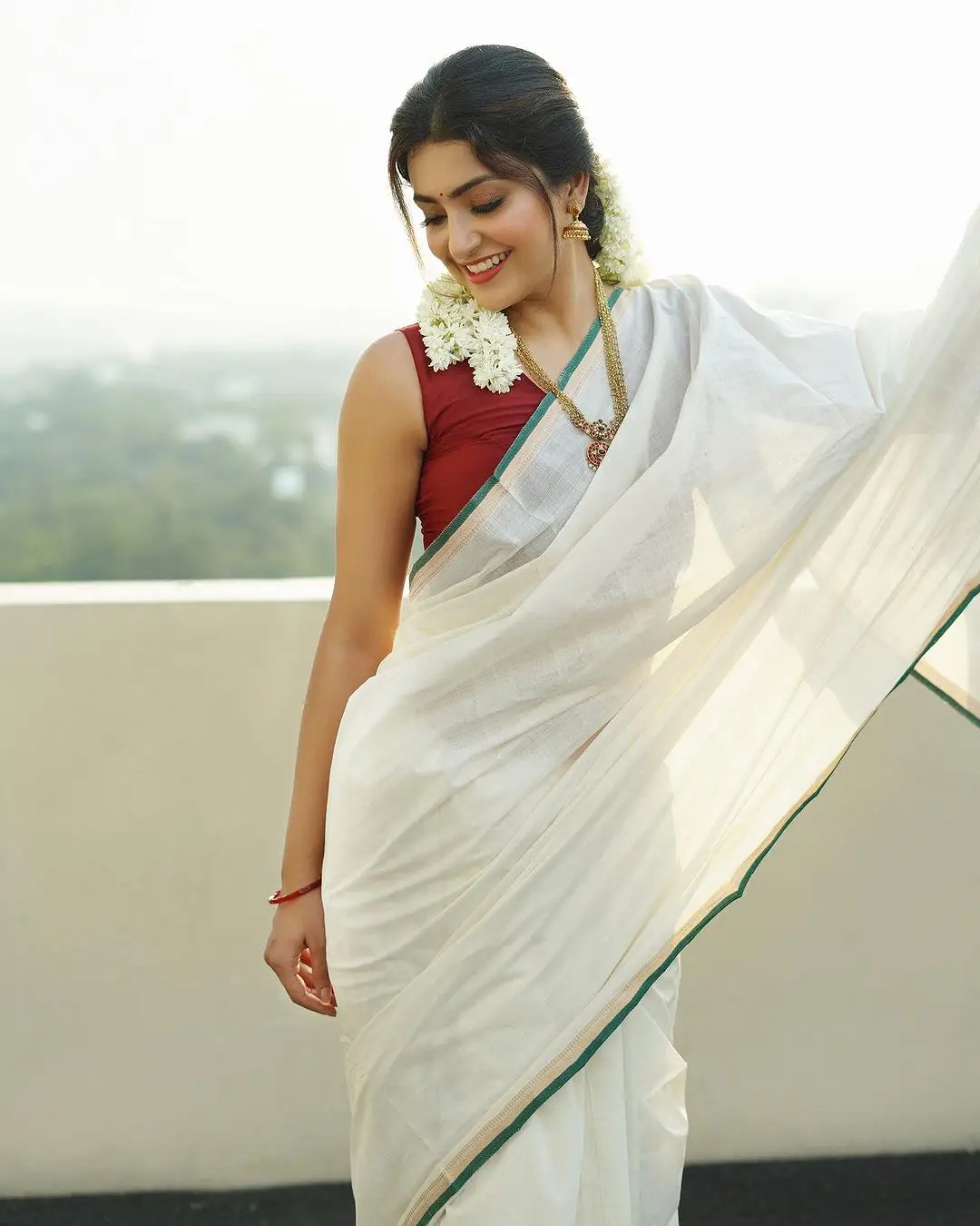 Tollywood Actress Avantika Mishra in Sleeveless White Saree